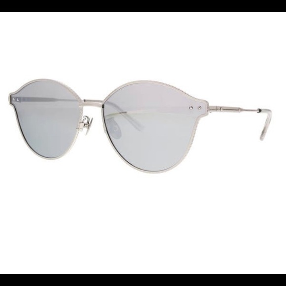 Bottega Veneta Accessories - 😍Bottega Veneta Round Frame Sunglasses Women’s msrp: $525 😯😯